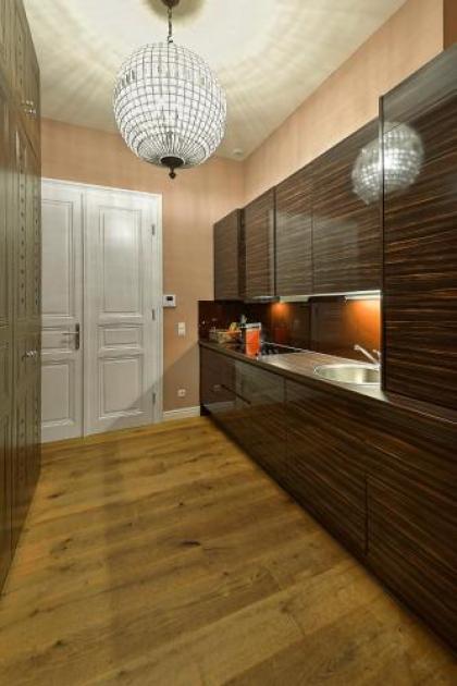 6 Rooms - image 3