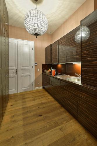 6 Rooms - image 3