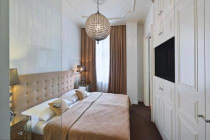 6 Rooms - image 5