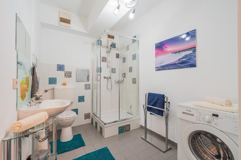 10 Min. Downtown - 49sqm - Parking - Metro 100m - image 2