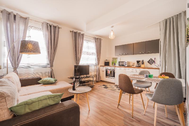 10 Min. Downtown - 49sqm - Parking - Metro 100m - image 5