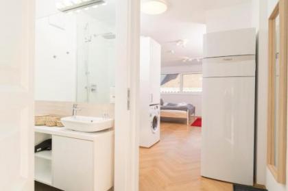 Red Monkey Vienna Apartment by welcome2vienna - image 15