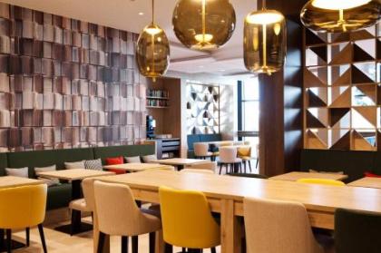 Hampton By Hilton Vienna Messe - image 11
