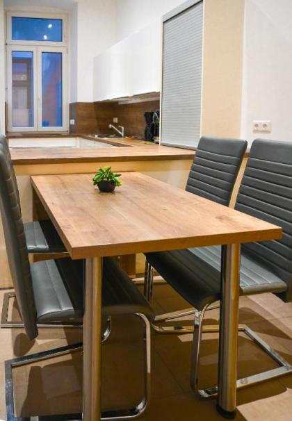 Modern Apartment Wiener Stadthalle - image 10