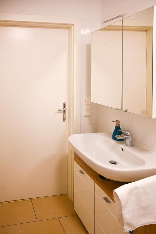 Hideaway Suite Danube Canal - image 4