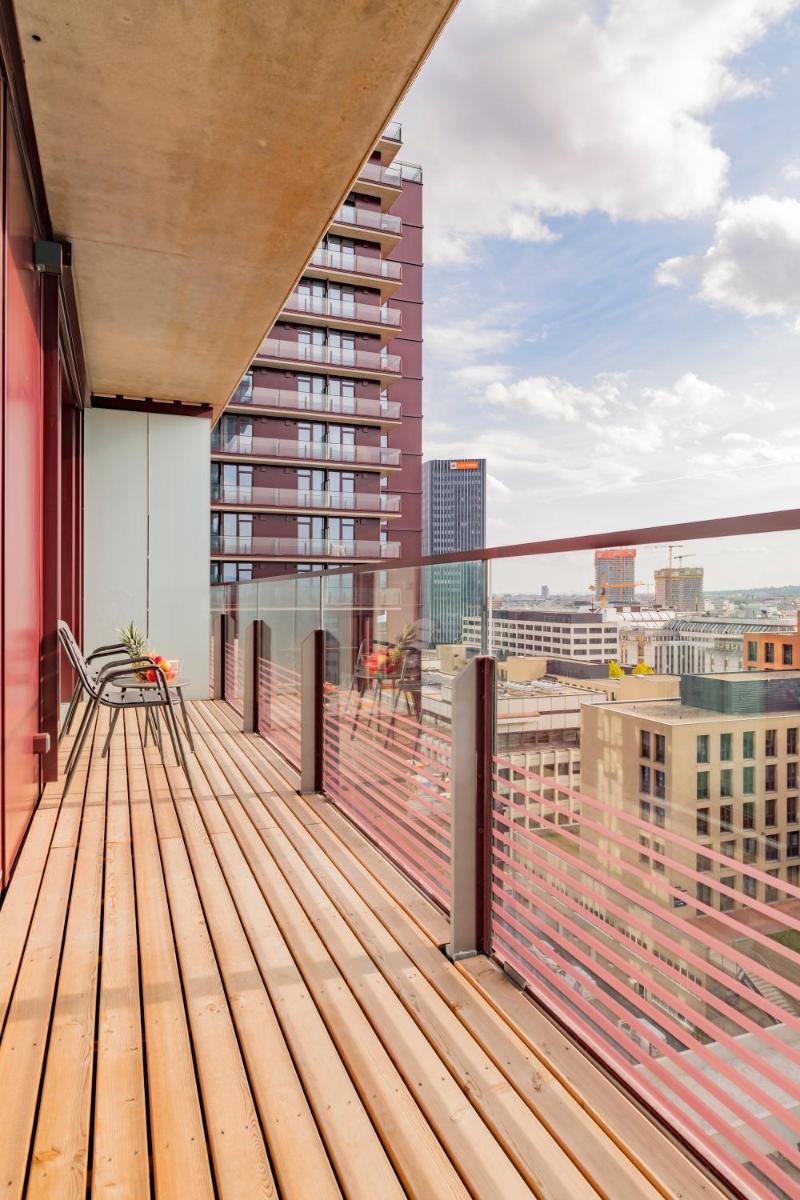 Triiiple Tower Dream Apartments with Rooftop-Summer-Pool - image 3