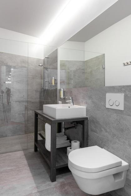 Room 55 - image 5