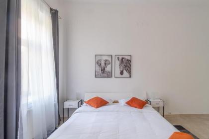 Centre Apartments - image 3