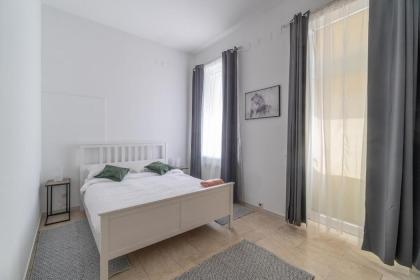 Centre Apartments - image 7