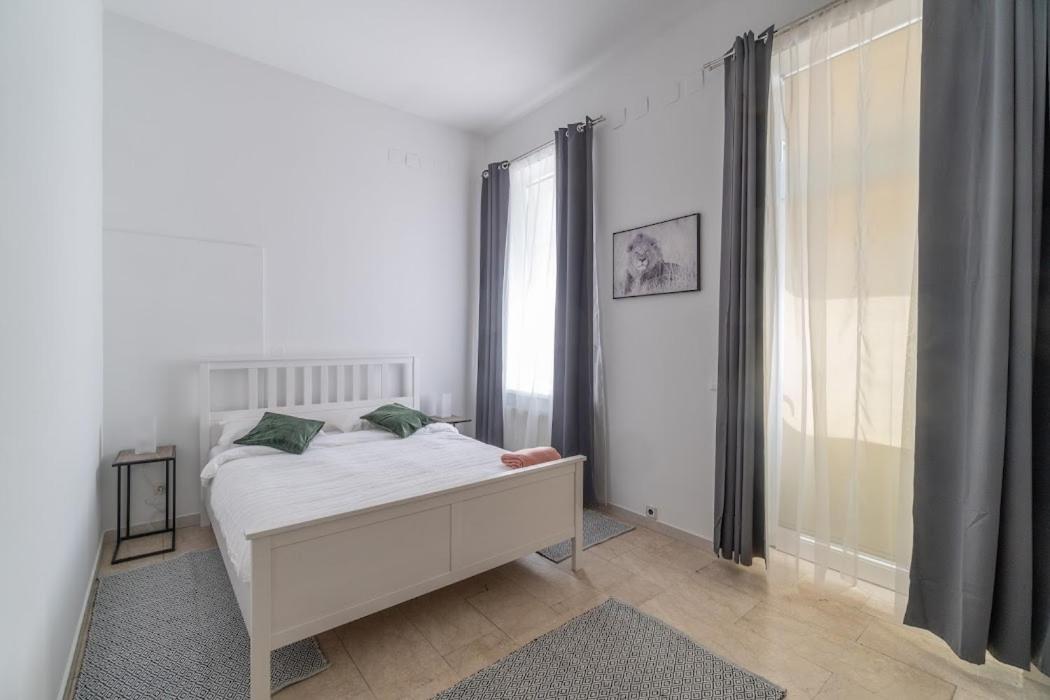Centre Apartments - image 7