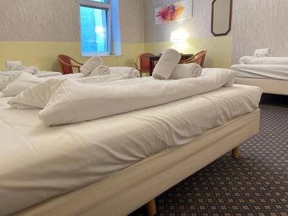 Hotel Tabor Rooms - image 9