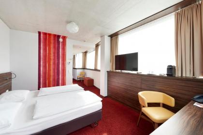 Simm's Hotel - cityhotel next to Metro U3 - image 19