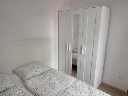 Apartment near Schönbrunn with balcony - image 16